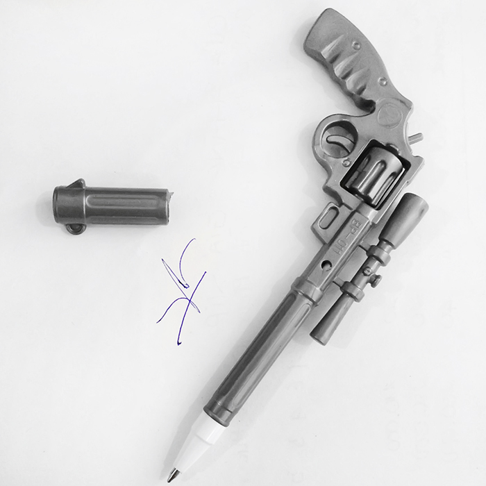 Bút bi hình cây súng