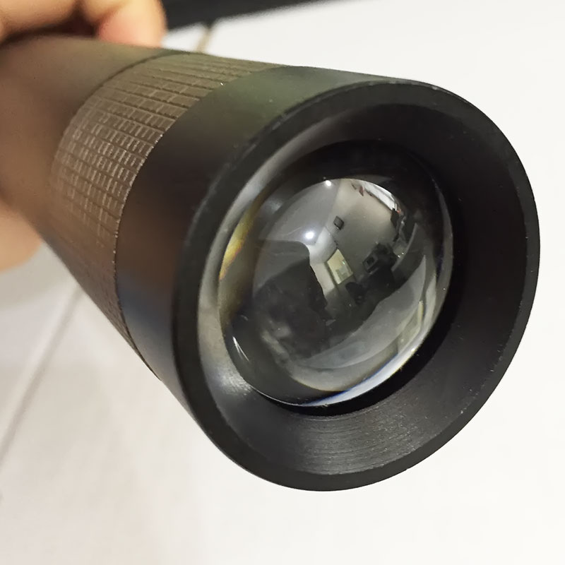 Đèn pin phòng vệ Led Q5 2 chế độ sáng (43cm)