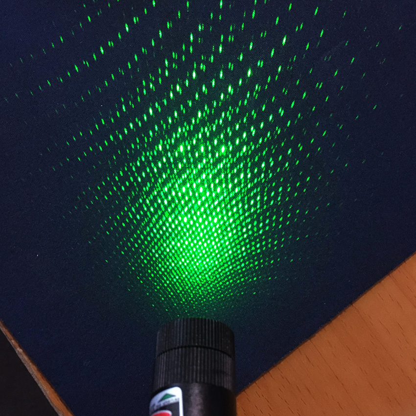 Đèn pin sạc chiếu tia Laser 303 (Pin + Sạc + Hộp)