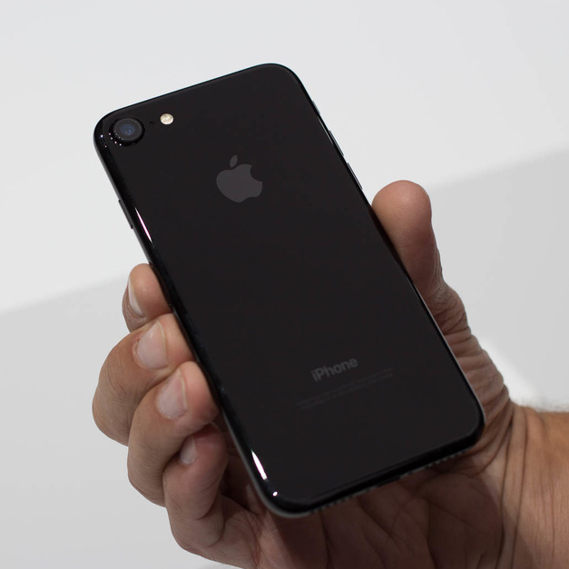 Apple iPhone 7 256GB Đen (Mới 100%, chưa Active, tặng miếng dán cường lực và ốp lưng) hãng phân phối chính thức