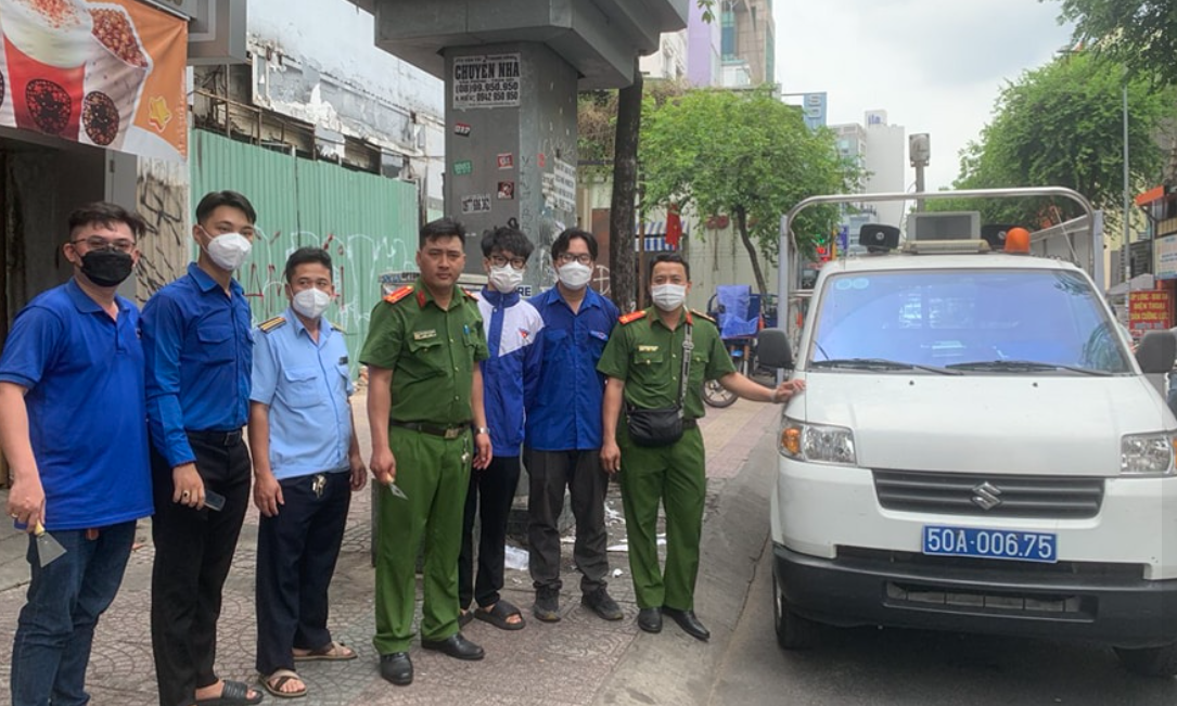 RA QUÂN TUYÊN TRUYỀN TIÊM ĐỦ MŨI NGỪA COVID-19 VÀ TẨY XOÁ BIỂN QUẢNG CÁO SAI QUY ĐỊNH